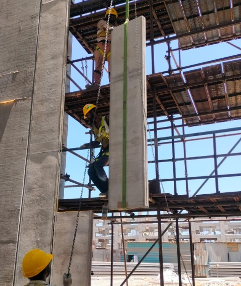lifting Aerocon Panels